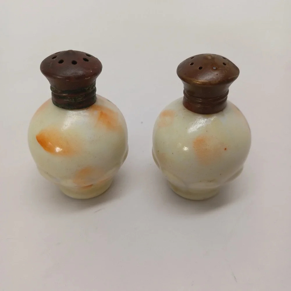 Enesco‎ Vintage Hand Painted Salt and Pepper Shakers Pink Floral Metal Caps
